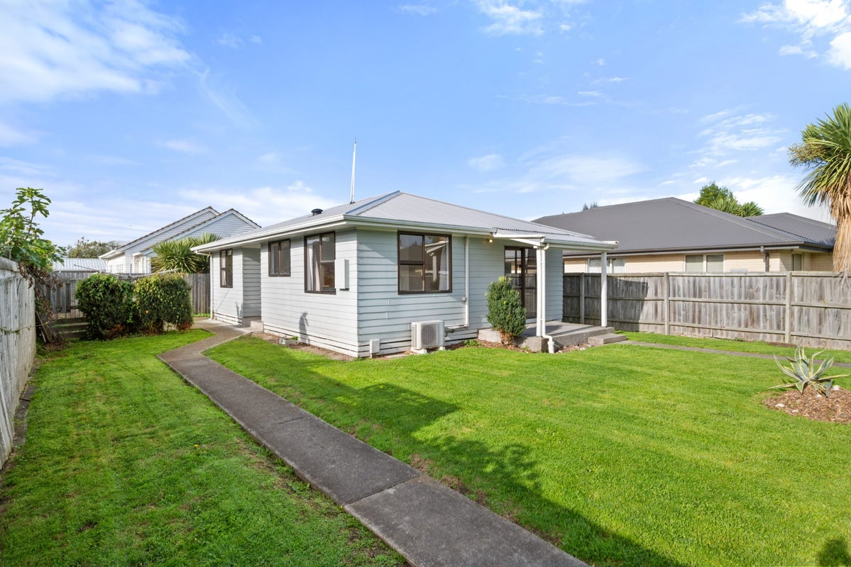 2/696 Gloucester Street, Linwood, Christchurch - Carousel 2