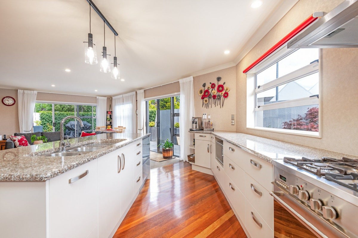 42 Collingwood Street, Hokowhitu, Palmerston North - Carousel 1