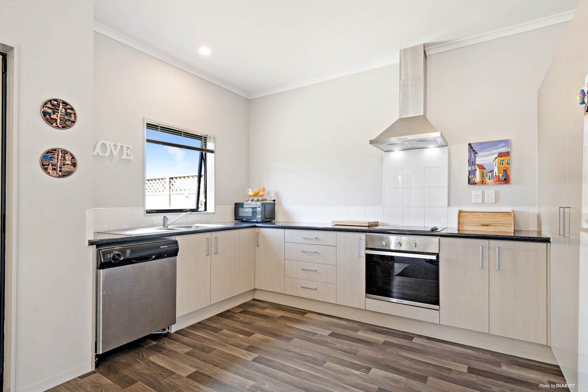 11 Taiaapure Street, Weymouth, Auckland - Carousel 2