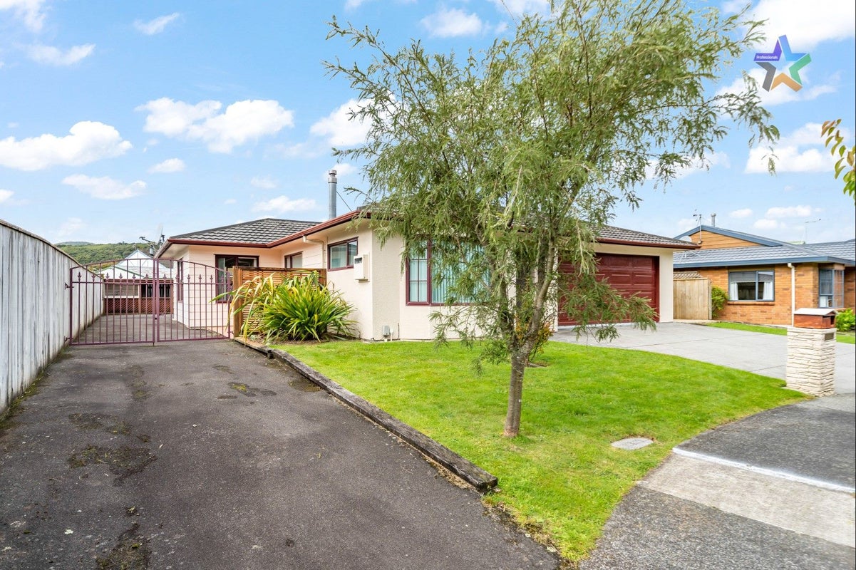 24 Kawatiri Grove, Wainuiomata, Lower Hutt - Carousel 1