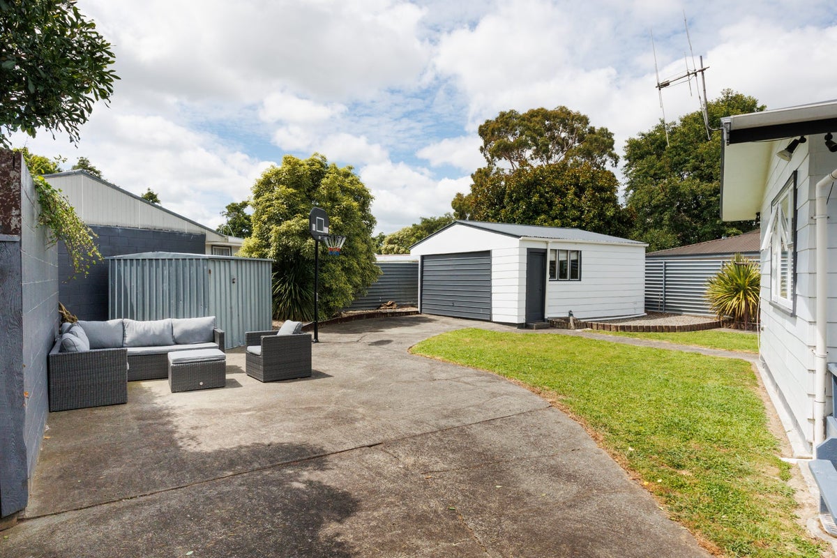 22 Saturn Crescent, Milson, Palmerston North - Carousel 2