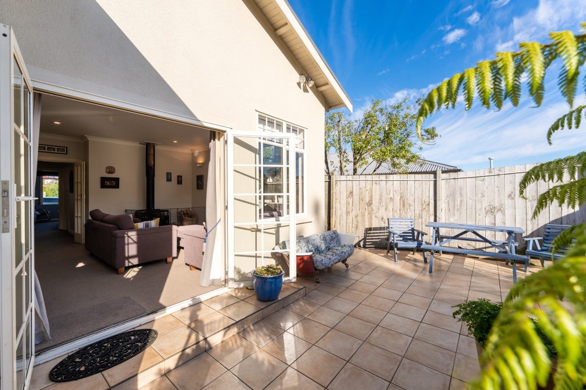 19 Oakland Street, Andersons Bay, Dunedin - Carousel 2