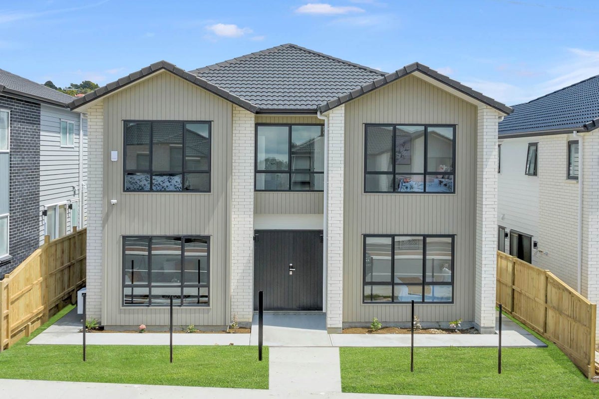 14 Dungloe Avenue, Flat Bush, Auckland - Carousel 1