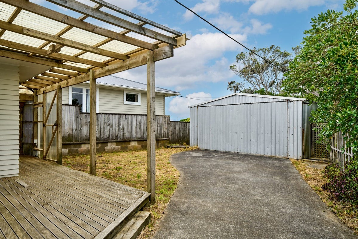 16 Balmain Street, Newlands, Wellington - Carousel 14