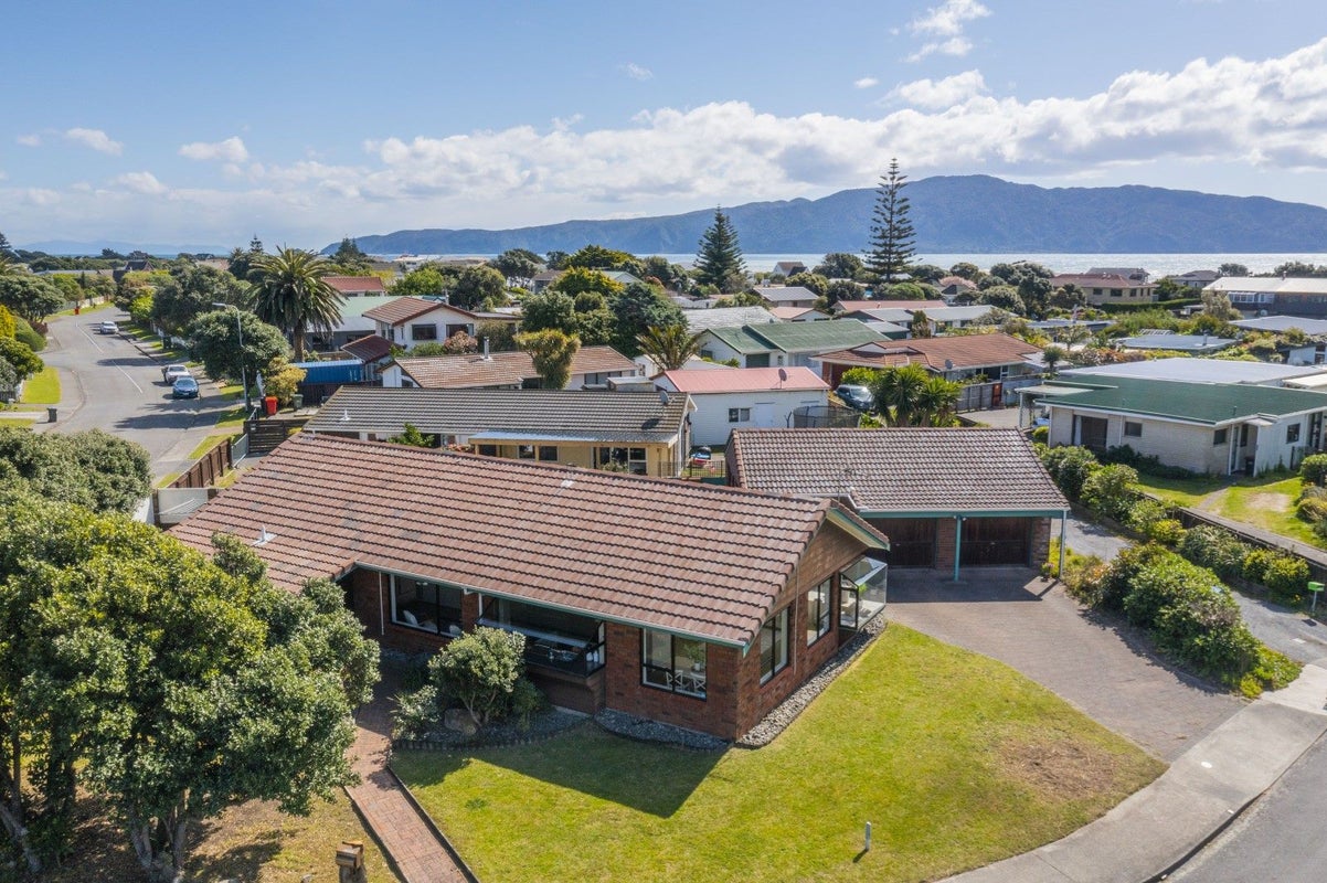 45 Olive Terrace, Paraparaumu Beach, Paraparaumu - Carousel 1