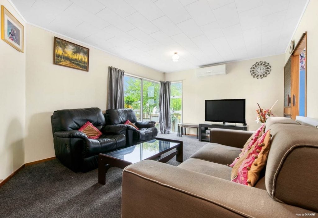 51 Sikkim Crescent, Clover Park, Auckland - Carousel 10