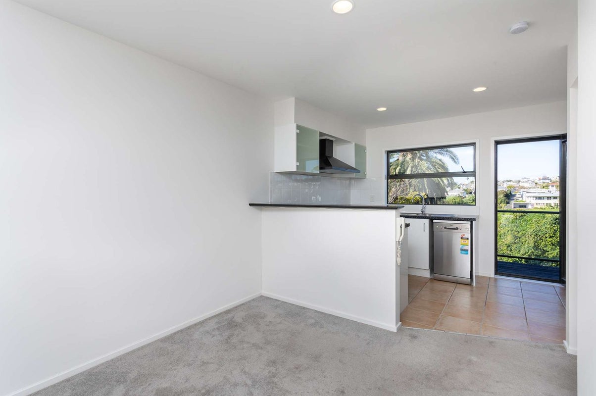 3R Laxon Terrace, Remuera, Auckland - Carousel 2