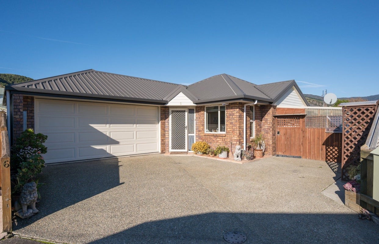 5 Sorrento Way, The Wood, Nelson - Carousel 1