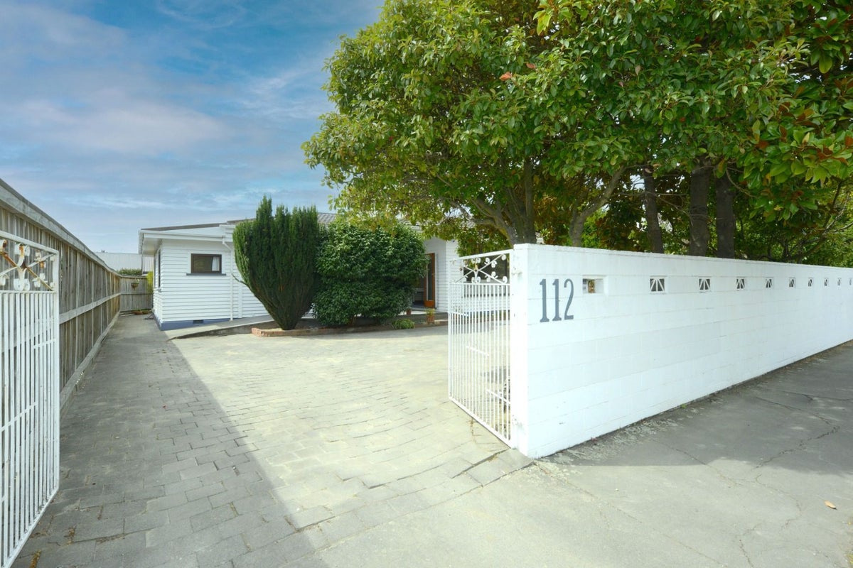 2/112 Memorial Avenue, Burnside, Christchurch - Carousel 2