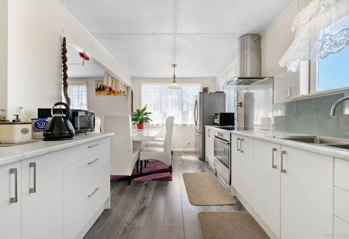 152 Pilkington Road, Point England, Auckland - Carousel 2