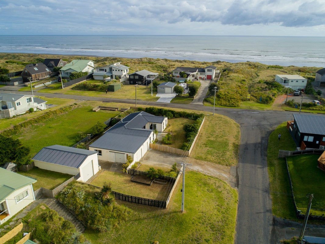 31 Marine Pde South, Foxton, Foxton - Carousel 2