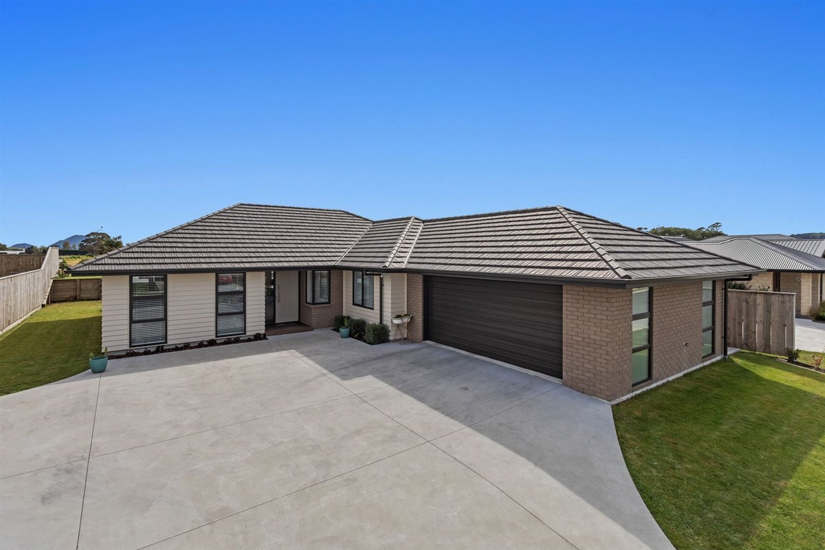 8 Karearea Drive, Coastlands, Whakatane - Carousel 1