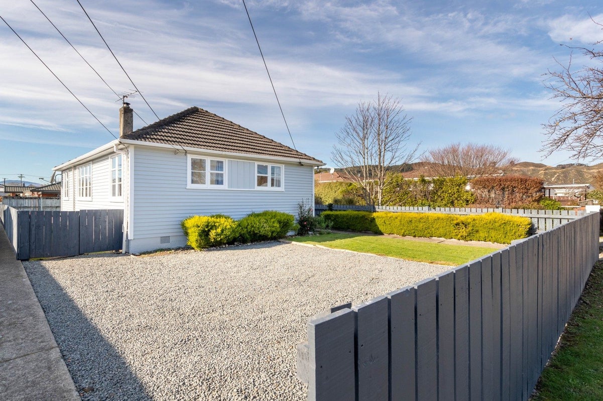 19 Liverpool Street, Trentham, Upper Hutt - Carousel 1