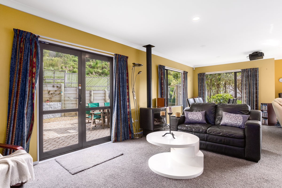 5 Gybe Place, Whitby, Porirua - Carousel 2