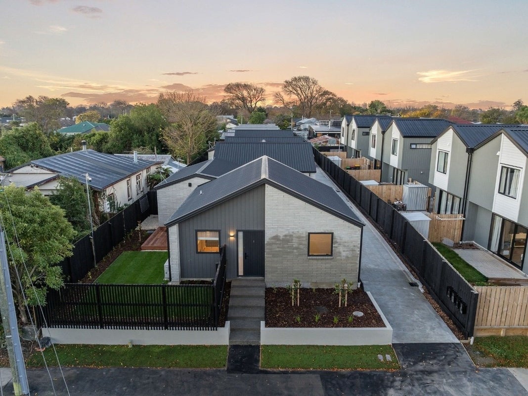 2/93 Wildberry Street, Woolston, Christchurch - Carousel 1