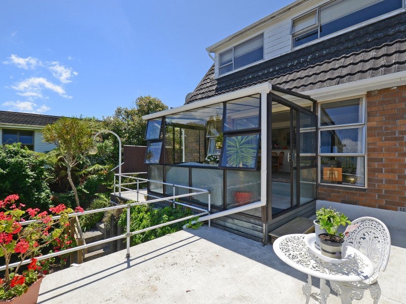 1/9 Roband Crescent, Brown Owl, Upper Hutt - Carousel 1