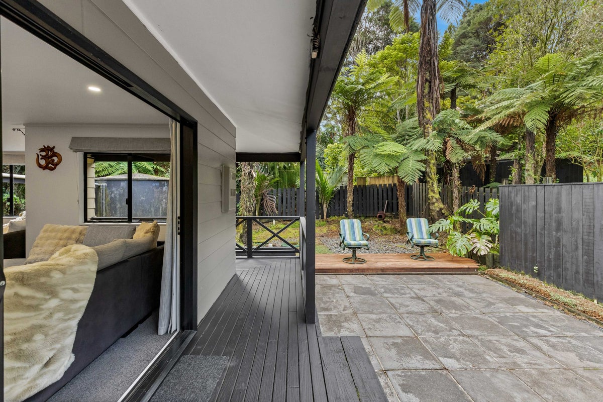 420 Scenic Drive, Waiatarua, Auckland - Carousel 2