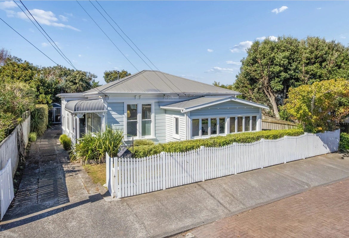 26 Bay Street, Petone, Lower Hutt - Carousel 1