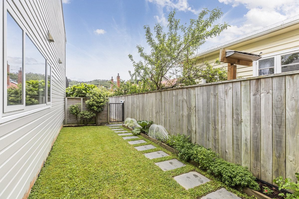 8/74 Derwent Street, Island Bay, Wellington - Carousel 1