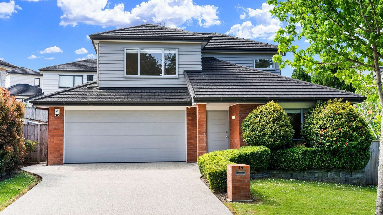 14 Bellagio Way, Flat Bush, Auckland - Carousel 1