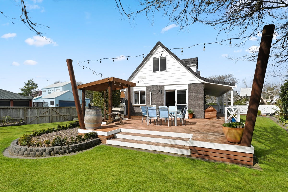 15 Woodland Drive, Flagstaff, Hamilton - Carousel 1