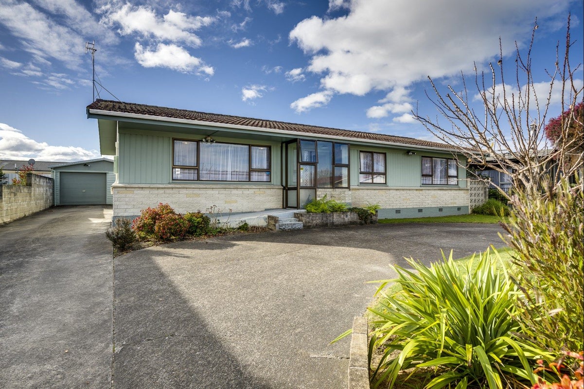 24 Robinson Crescent, Tamatea, Napier - Carousel 1