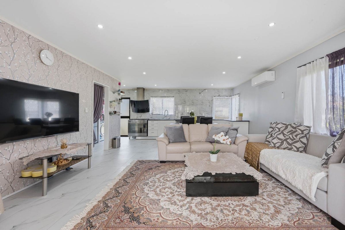 1/19 Glenlea Place, Flat Bush, Manukau City, Auckland - Carousel 2