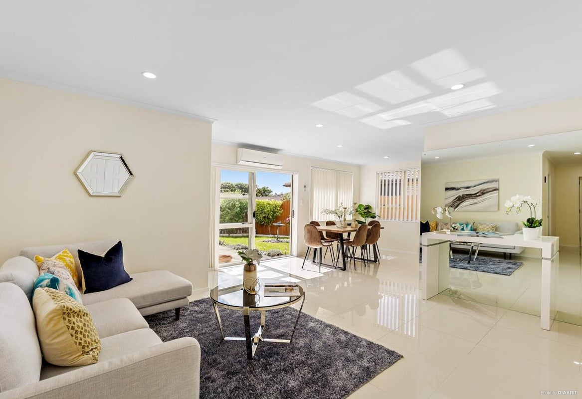 12 Mt Lebanon Crescent, The Gardens, Auckland - Carousel 1