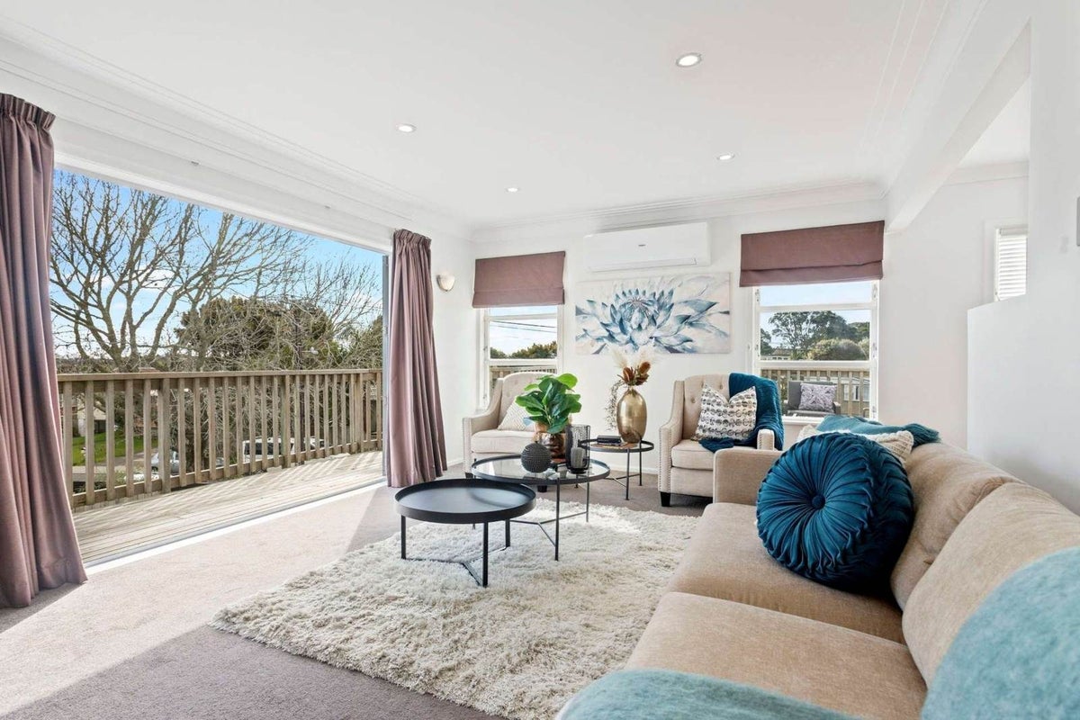 27 Willoughby Avenue, Howick, Auckland - Carousel 1