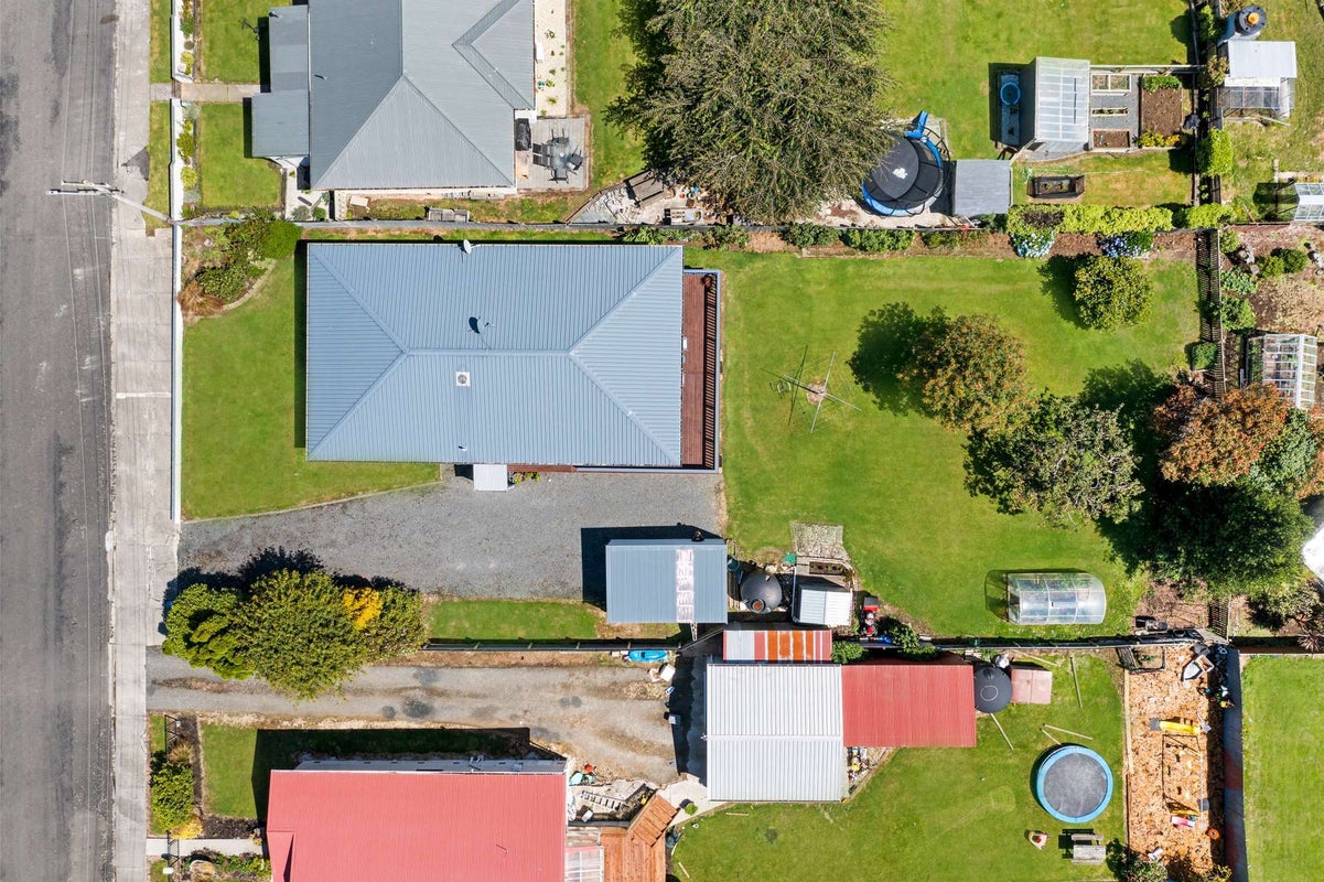 8 Macandrew Street, Owaka - Carousel 20
