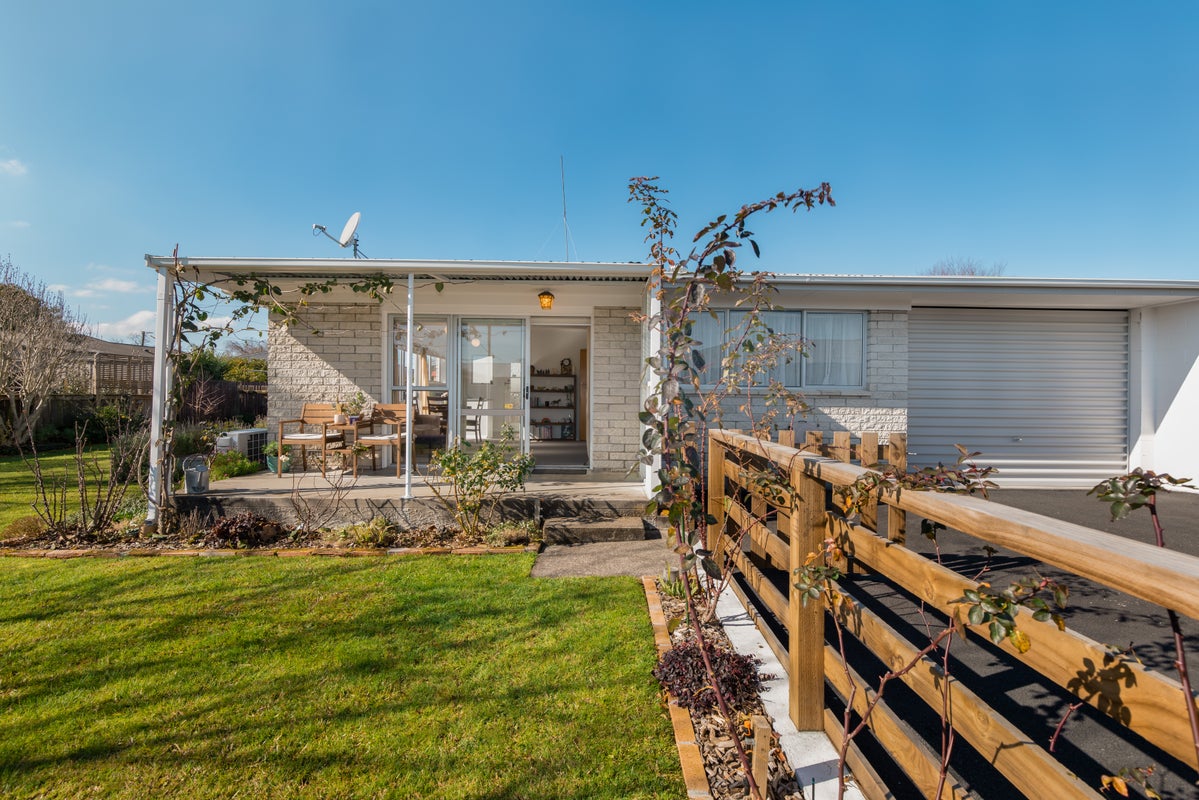 73A Thompson Street, Leamington, Cambridge - Carousel 1