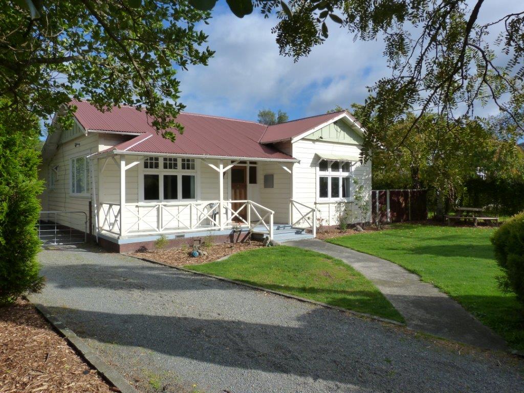 18 Hayward Street, Featherston - Carousel 1