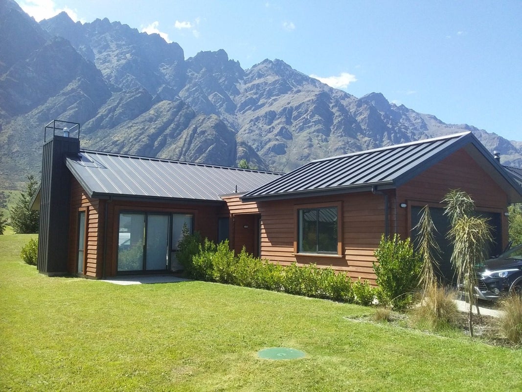 13 Glenfiddich RD, Jacks Point, QUEENSTOWN - Carousel 1