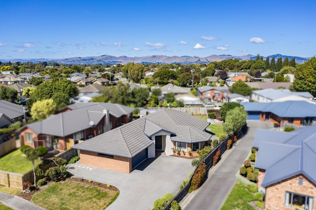 9 Cayman Close, Shirley, Christchurch - Carousel 1