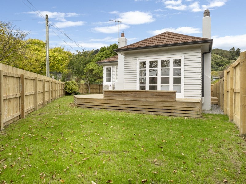 7 Burden Avenue, Wainuiomata, Lower Hutt - Carousel 1