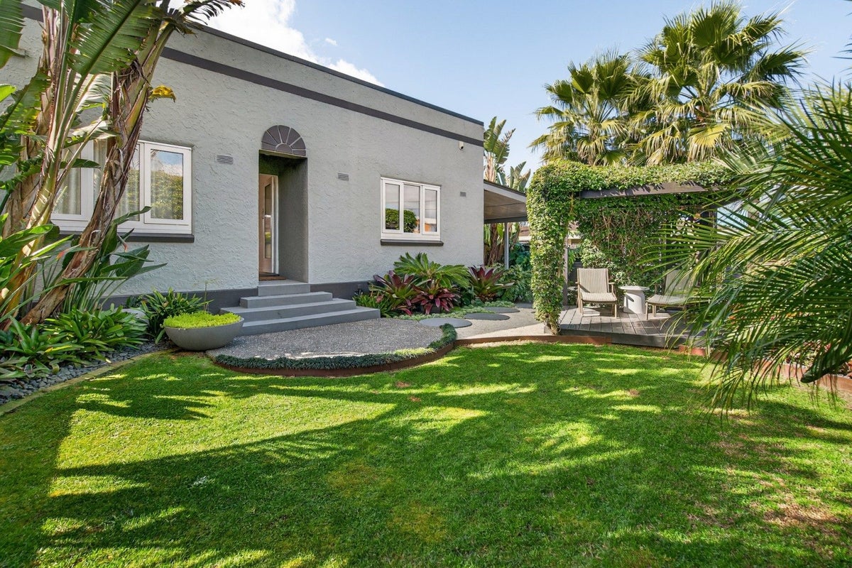 6 Pemberton Crescent, Greerton, Tauranga - Carousel 1