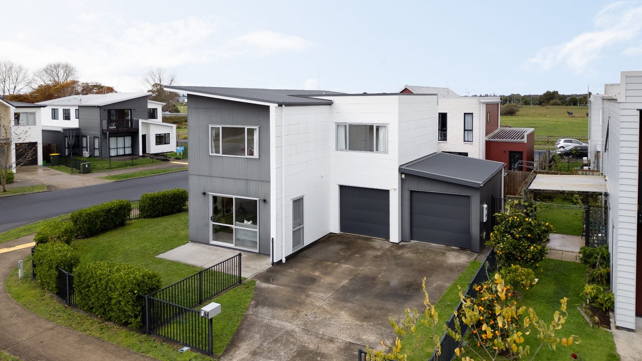 29 Tennille Street, Flagstaff, Hamilton - Carousel 1