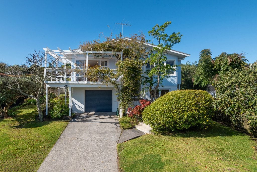 46 Alton Avenue, Hillcrest, Auckland - Carousel 1