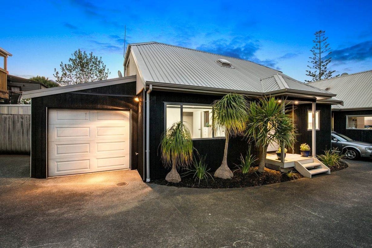2/28 Holiday Road, Stanmore Bay, Whangaparaoa - Carousel 1