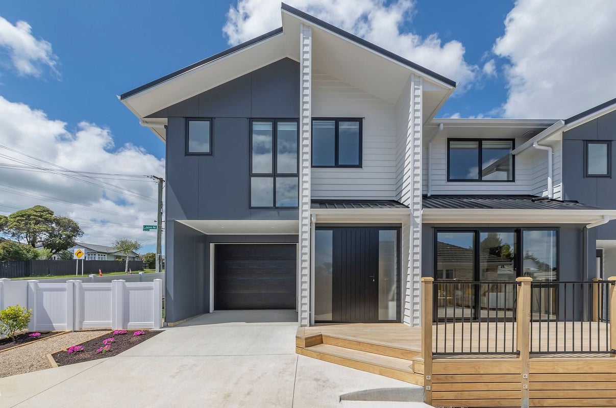 30A Russell Road, Manurewa, Auckland - Carousel 1