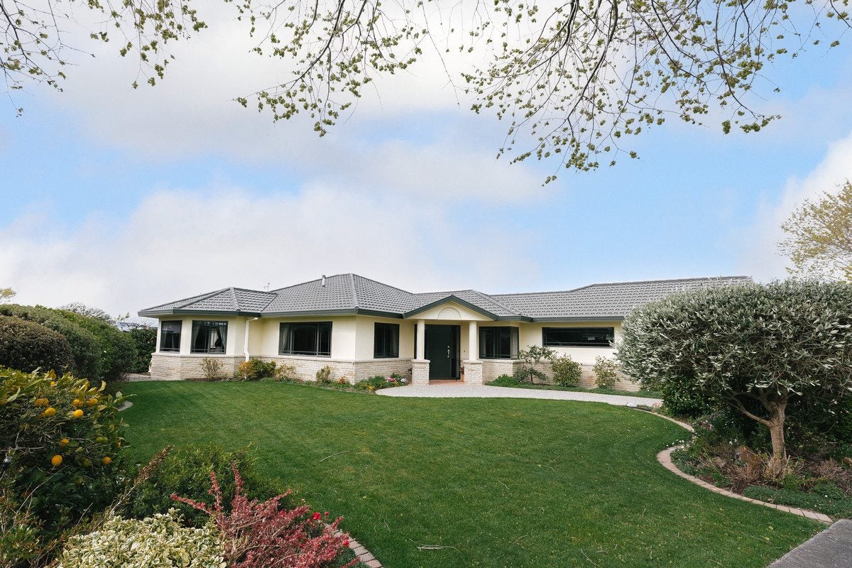 20 Washington Parade, Milson, Palmerston North - Carousel 1