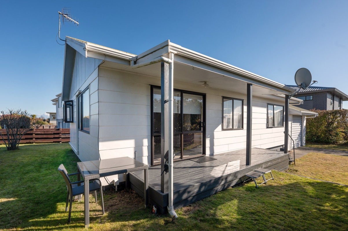 21 Ingle Avenue, Waipahihi, Taupo - Carousel 2