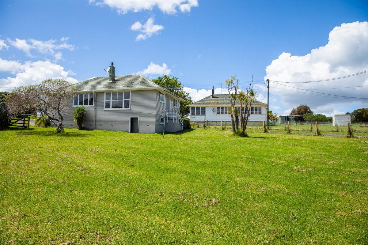 39 Hillary Crescent, Belmont, Auckland - Carousel 2