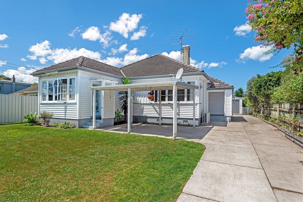 138 Stanley Road, Awapuni, Gisborne - Carousel 1