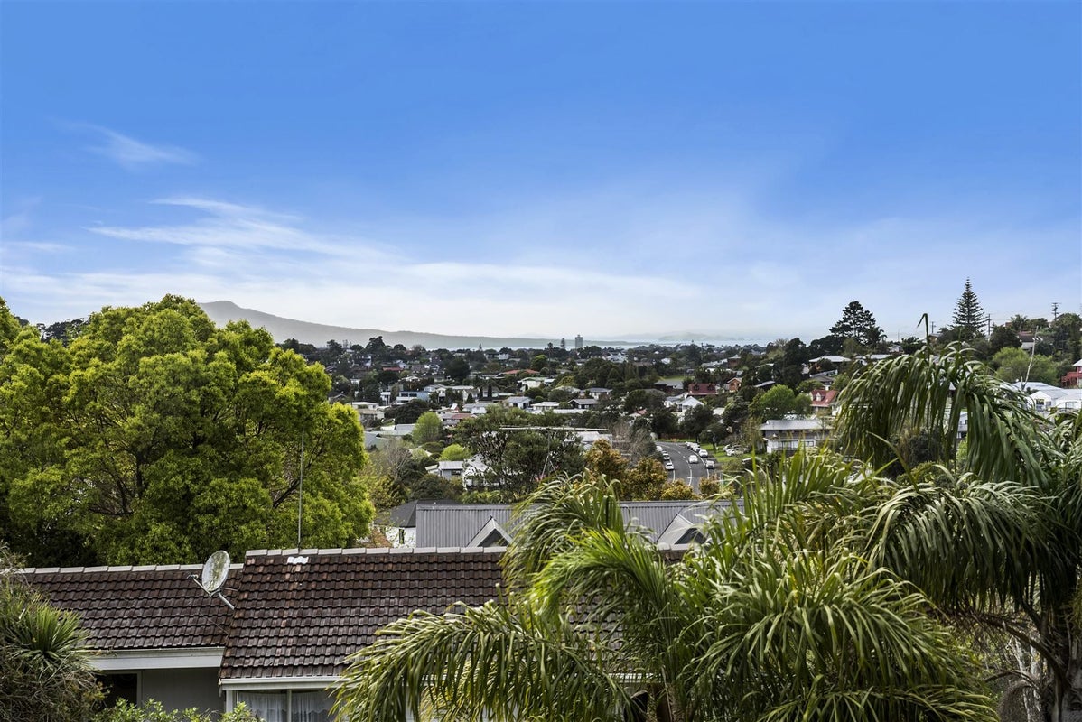 13 Tacitus Place, Totara Vale, Auckland - Carousel 2