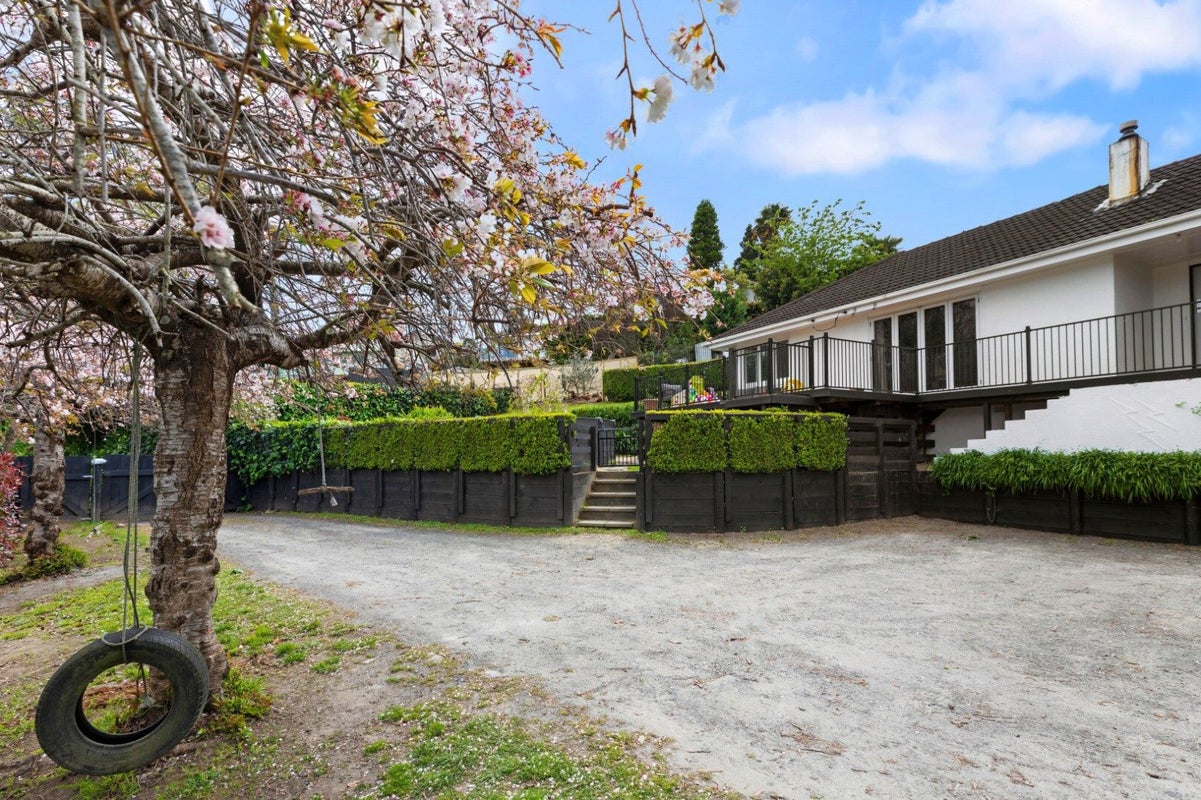 30 Courtney Road, Gate Pa, Tauranga - Carousel 1