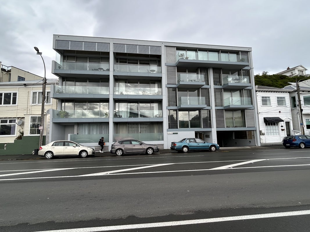 2/74 Oriental Parade, Oriental Bay, Wellington - Carousel 1