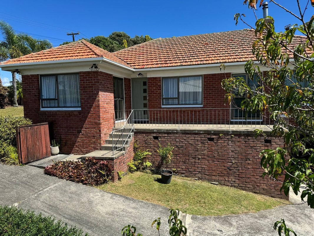 48 Litten Road, Cockle Bay, Auckland - Carousel 1