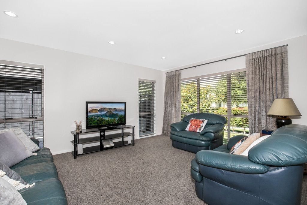 11 Springcrest Drive, Karaka, Papakura - Carousel 2