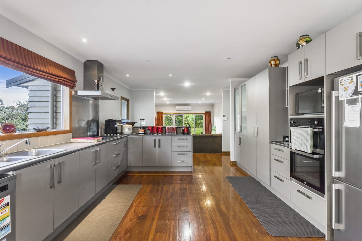 27 Mcintyre Road, Mangere Bridge, Auckland - Carousel 1